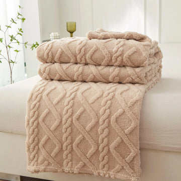 Élanor™ — Sculpted Sherpa Throw